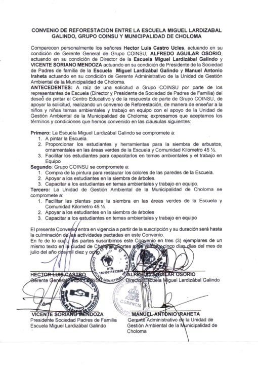Estudiantes de una escuela de la comunidad